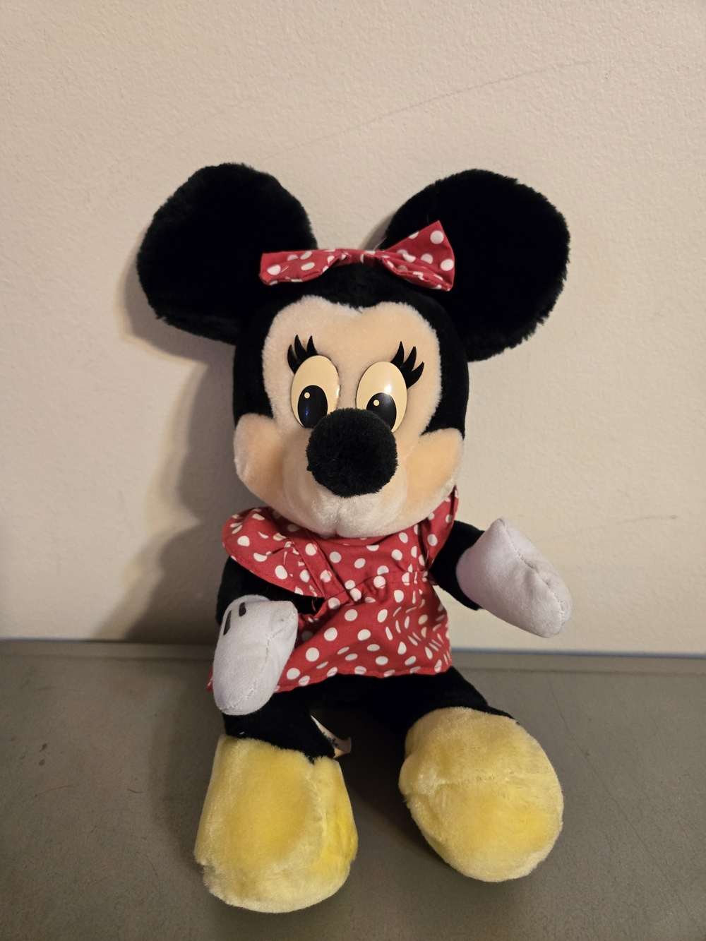 Vntage 1980s Disneyland Walt Disney World Minnie Mouse 10" Plush Toy